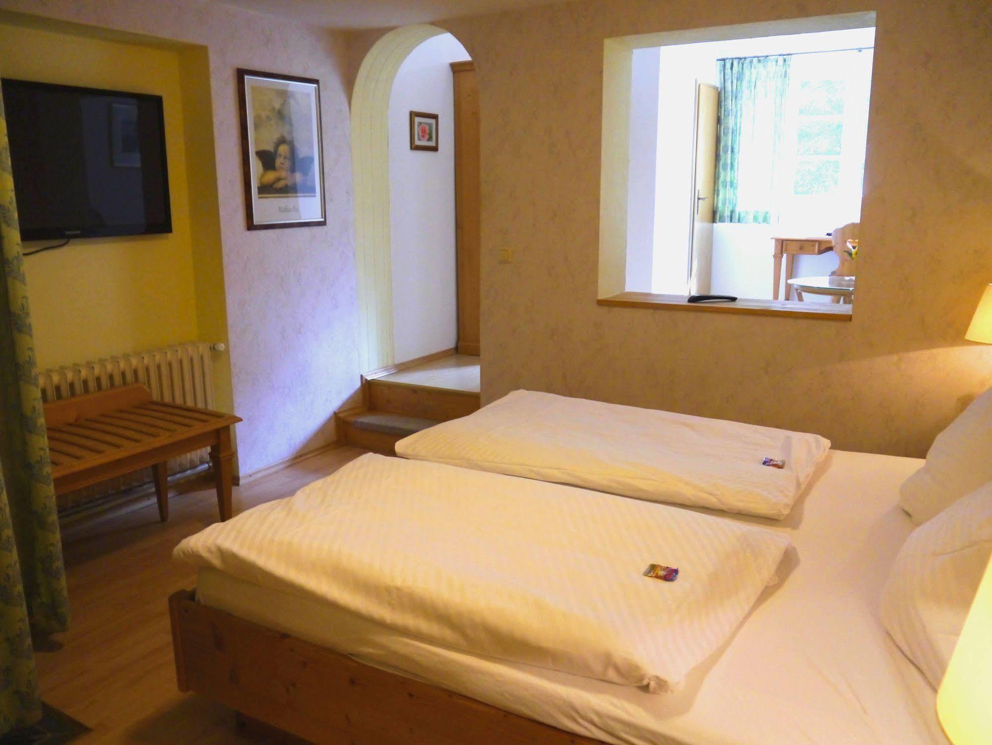 Hotel Und Weingut Karlsmuehle Mertesdorf Ngoại thất bức ảnh